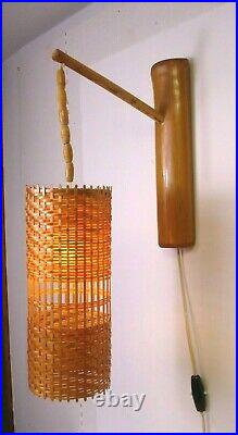 Vtg bamboo wood & woven Wicker wall mount Electric hanging Swag Basket Lamp
